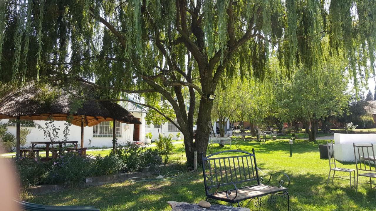 Simbasun Cottages Midrand Exterior foto